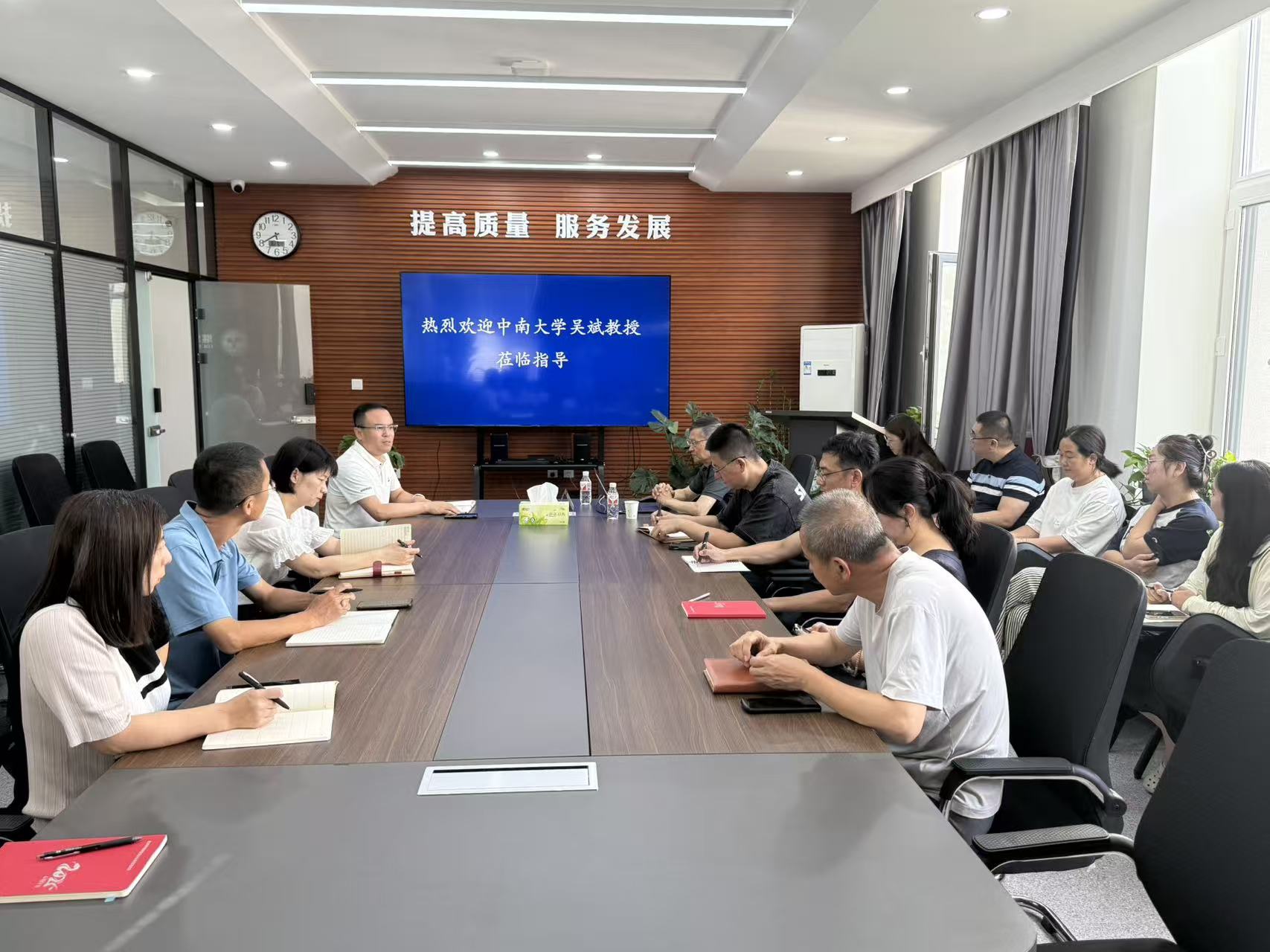 中南大学吴斌教授应邀来太阳成城官网做专题讲座